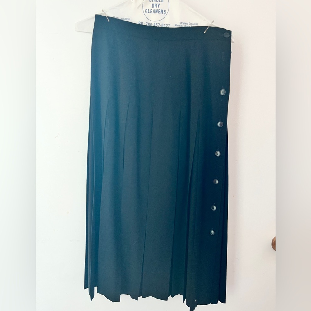 Vintage Talbots Petites long black pleated wool skirt with buttons